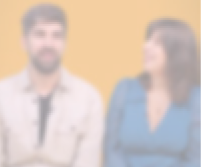 A man and a woman are sitting on stools, posing for a picture.

Contenu généré par l’IA